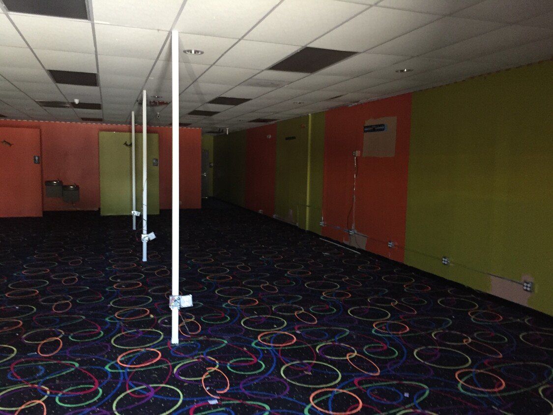 Retail/Medical Spaces For Lease: 1440 Dunn Ave, Jacksonville, FL 32218